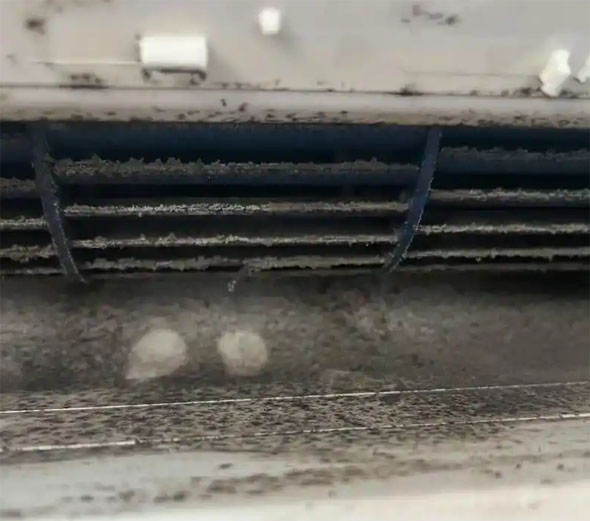 诏安空调吹的风有股烧焦味是怎么回事